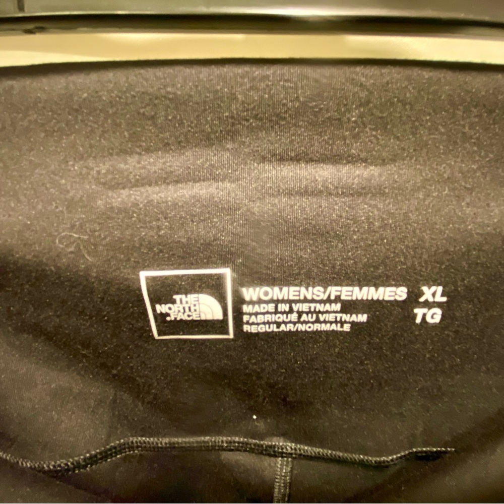 The North Face TNF Women's Running Yoga Fitness Athletic 7" Shorts NWT - Picture 4 of 6